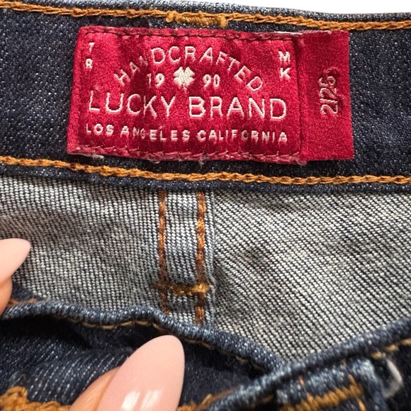 Lucky brand handcrafted woman’s the rollup denim dark wash shorts size 2/26 used - Picture 2 of 7